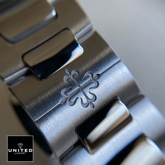 Patek Philippe Nautilus 7118/1A-011 Replica 6 Patek Philippe Nautilus 71181A-011 Stainless Steel Bracelet Replica clasp on the logo